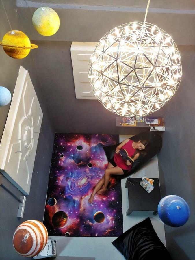 Met A Space Pod @ Asoke Bangkok Exteriör bild