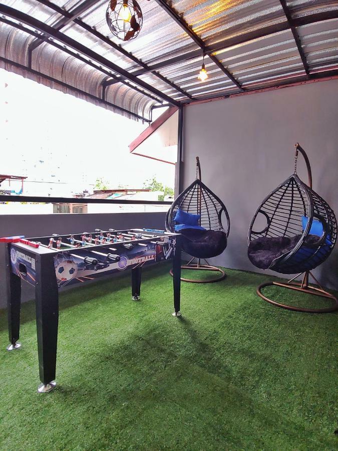Met A Space Pod @ Asoke Bangkok Exteriör bild
