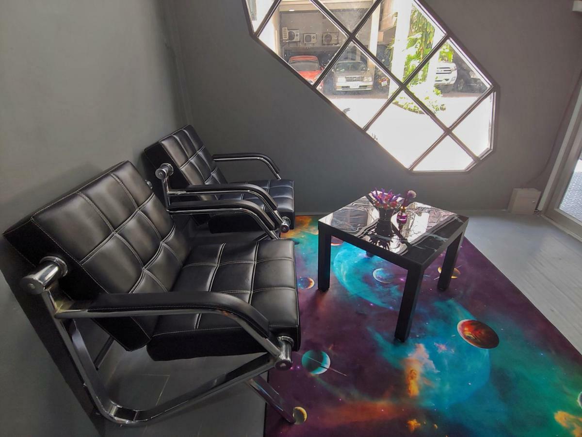Met A Space Pod @ Asoke Bangkok Exteriör bild