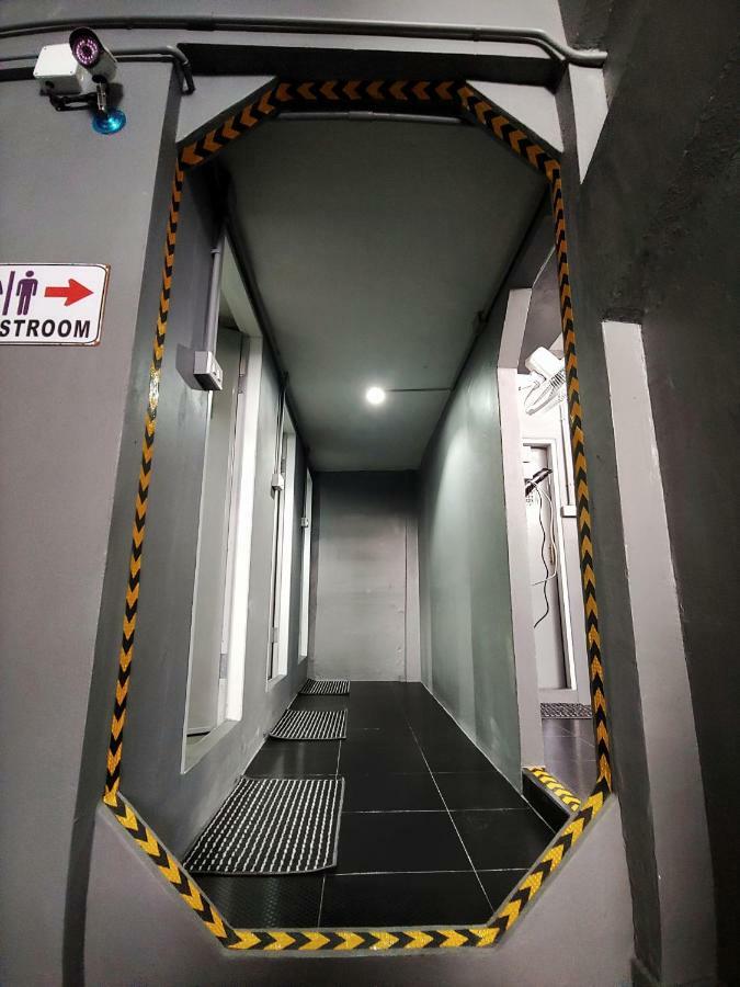 Met A Space Pod @ Asoke Bangkok Exteriör bild