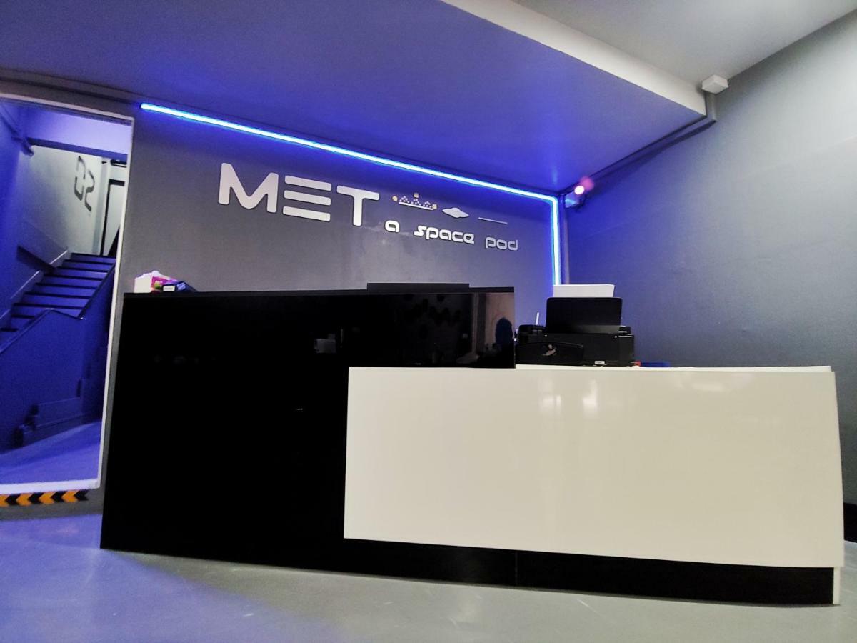 Met A Space Pod @ Asoke Bangkok Exteriör bild